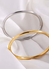 Cargar imagen en el visor de la galería, Minimalist Bangle