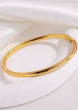 Cargar imagen en el visor de la galería, Minimalist Bangle