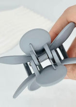 Load image into Gallery viewer, Flower Claw Clips