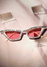 Cargar imagen en el visor de la galerÃa, Bad Gyal Rhinestone Detail Sunglasses