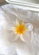 Load image into Gallery viewer, Flower Claw Clips