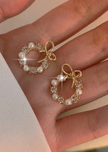 Cargar imagen en el visor de la galería, Gold Christmas Wreath Studs
