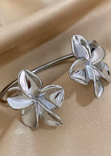 Cargar imagen en el visor de la galería, Hydrangea Adjustable Cuff Bracelet
