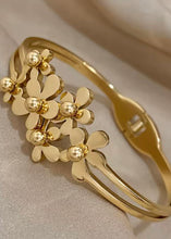 Cargar imagen en el visor de la galería, Flower Detail Layered Bracelet
