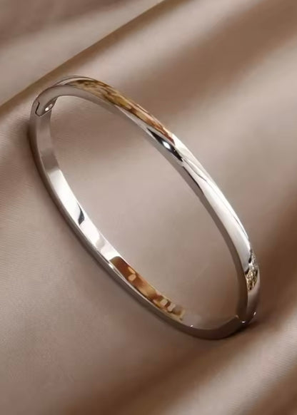Minimalist Bangle