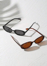Cargar imagen en el visor de la galería, Cool Girl Oval Sunglasses
