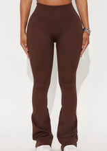 Cargar imagen en el visor de la galería, Body Talk Flared High Waisted Pants

