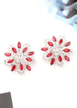 Cargar imagen en el visor de la galería, Red Floral Gem Studs - The Style Guide TT
