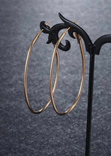Cargar imagen en el visor de la galería, Gold Hoop Earrings - The Style Guide TT

