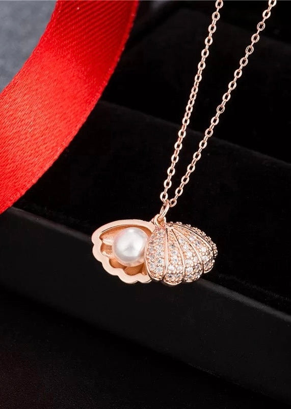 Shell & Pearl Pendant Neklace