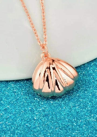 Shell & Pearl Pendant Neklace