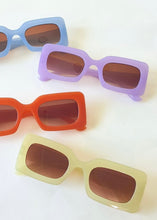 Cargar imagen en el visor de la galería, Bad Intentions Square Framed Sunglasses
