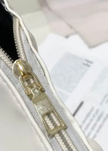 Cargar imagen en el visor de la galería, Uptown Girl Gold Chain Shoulder Bag
