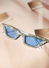 Cargar imagen en el visor de la galería, Bad Gyal Rhinestone Detail Sunglasses
