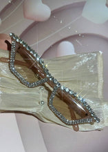 Cargar imagen en el visor de la galería, Bad Gyal Rhinestone Detail Sunglasses
