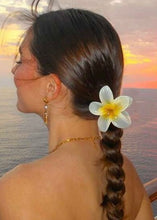 Load image into Gallery viewer, Flower Claw Clips
