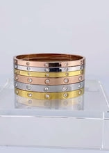 Cargar y reproducir el video en el visor de la galería, Rhinestone Encrusted Bracelet
